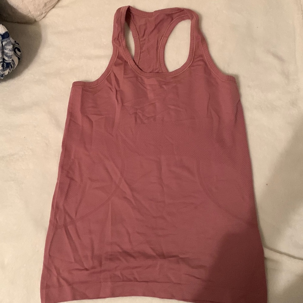 Lululemon tank in mauve pink